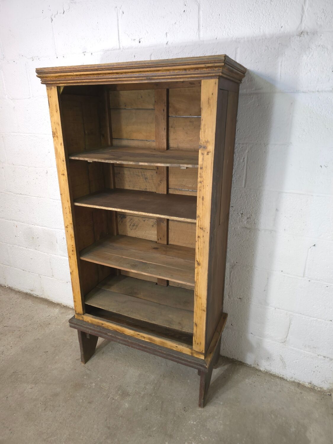 Antique freestanding shelf