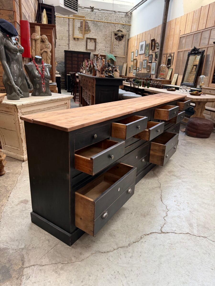 Large workshop furniture from the 1930s.