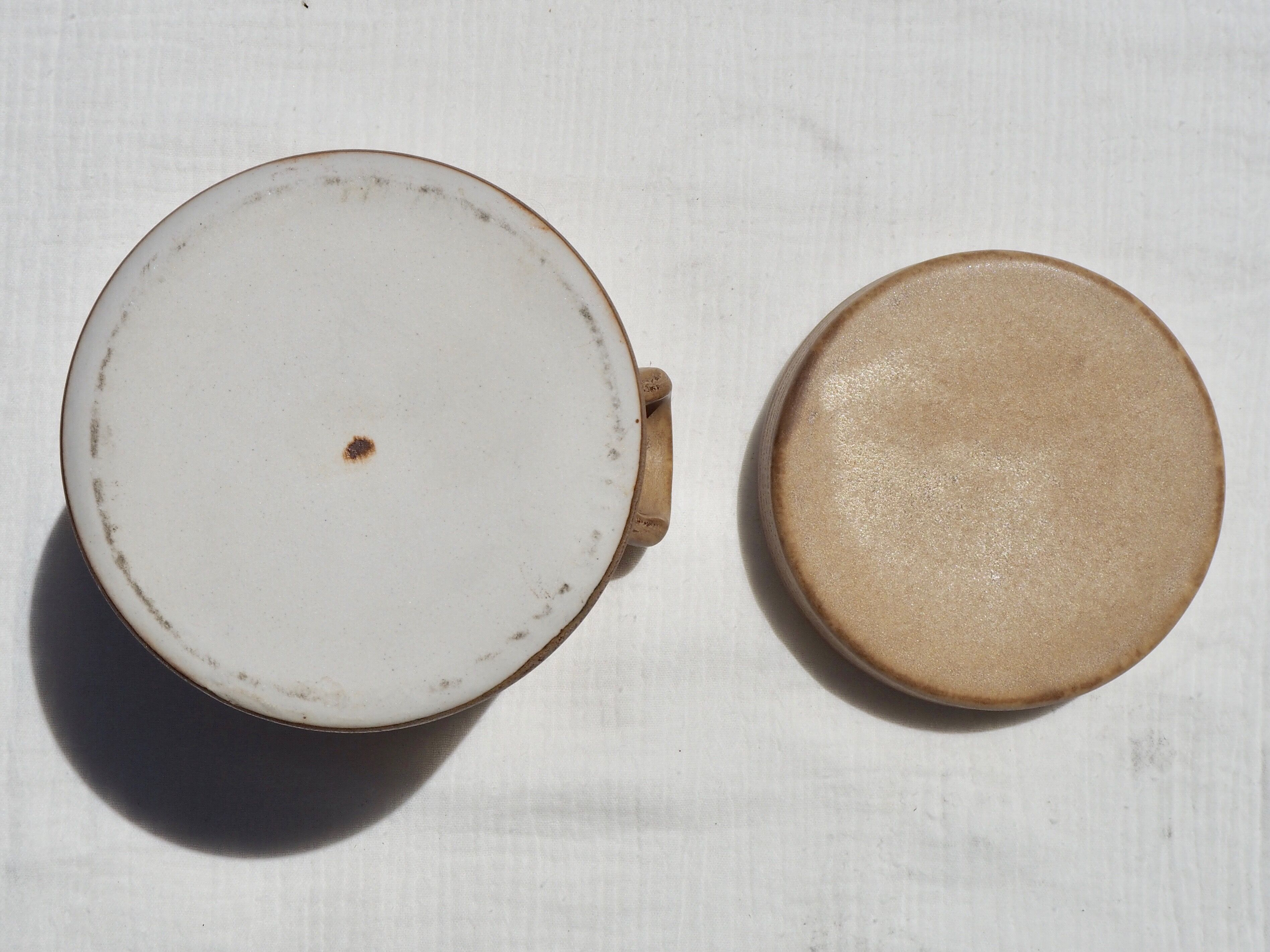 Confit pot in beige sandstone