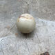 Sphère en marbre blanc