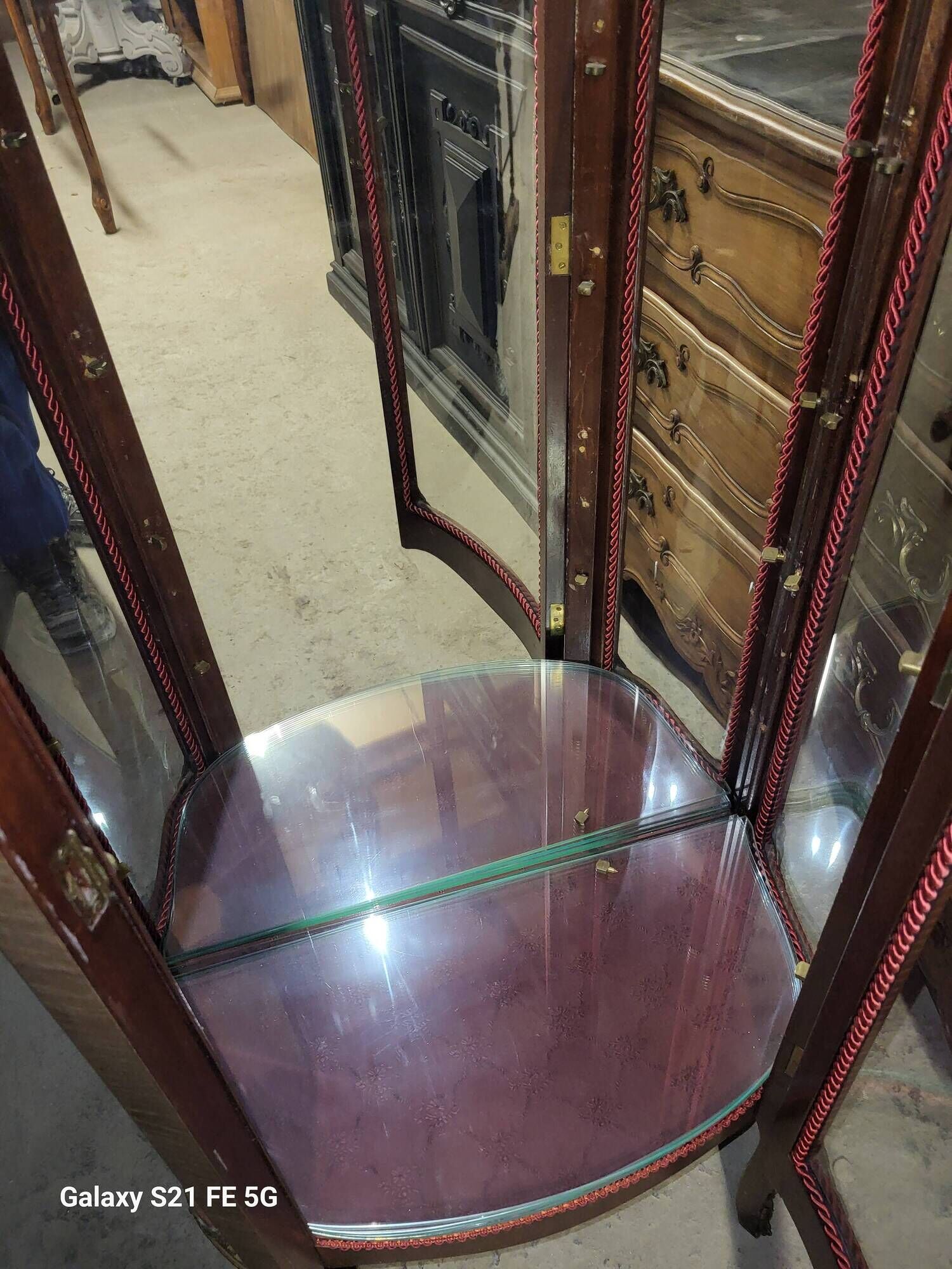 Display cabinet LXVI in walnut