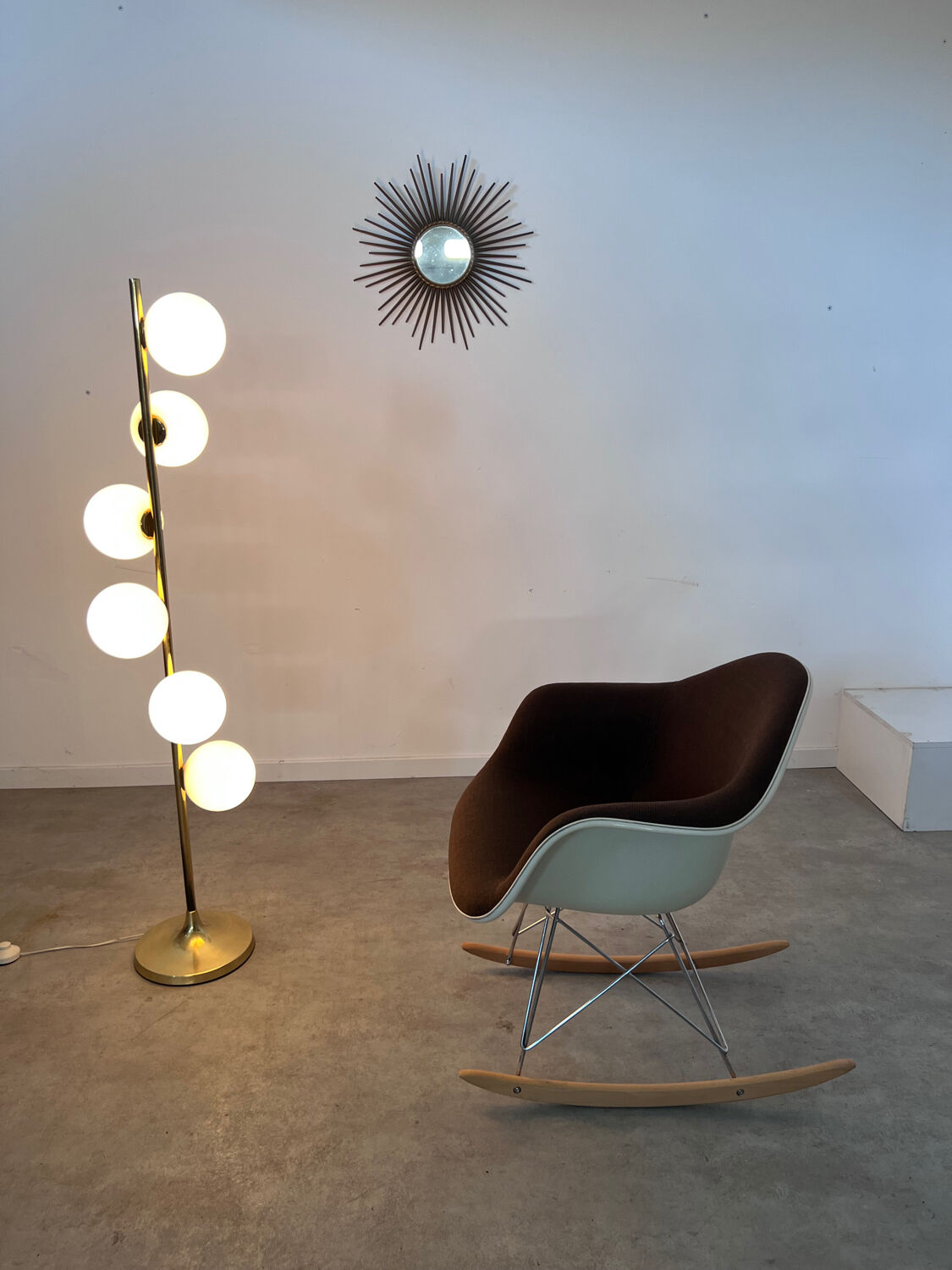 Old floor lamp in brass and opaline design from the 70s Max Bill lamp
