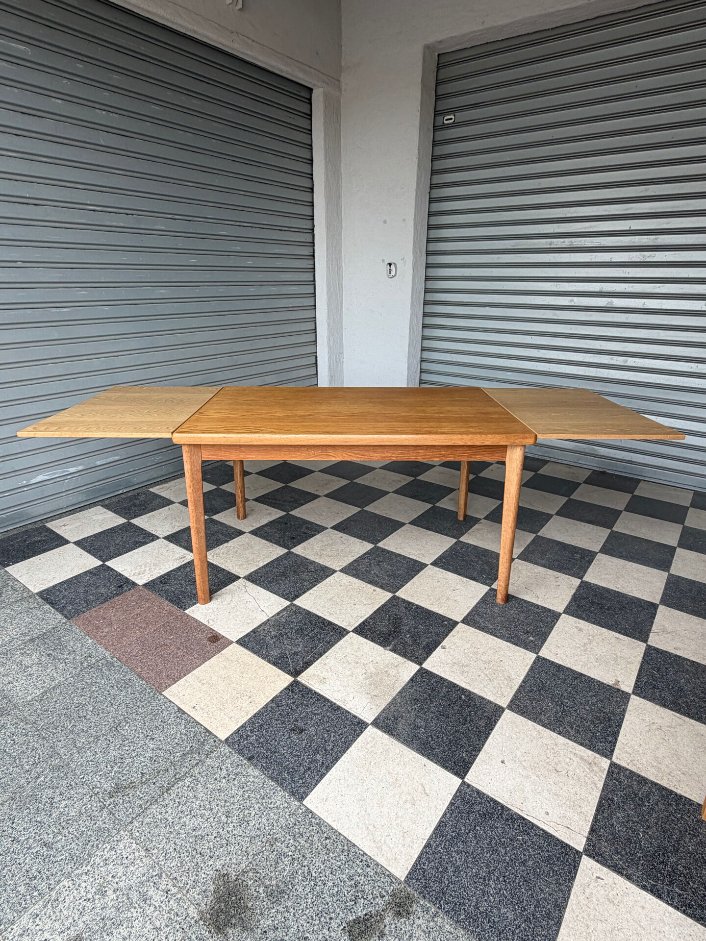 Table scandinave en chêne