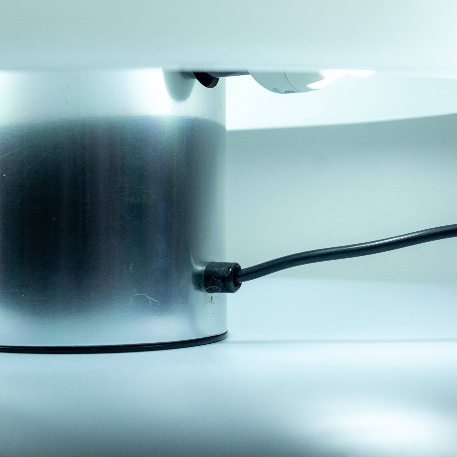 Lampe de table Guzzini de style spatial, modèle 4030, Italie 1970