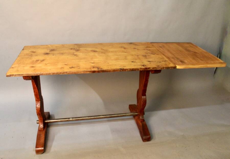 Bistro table with a removable extension
