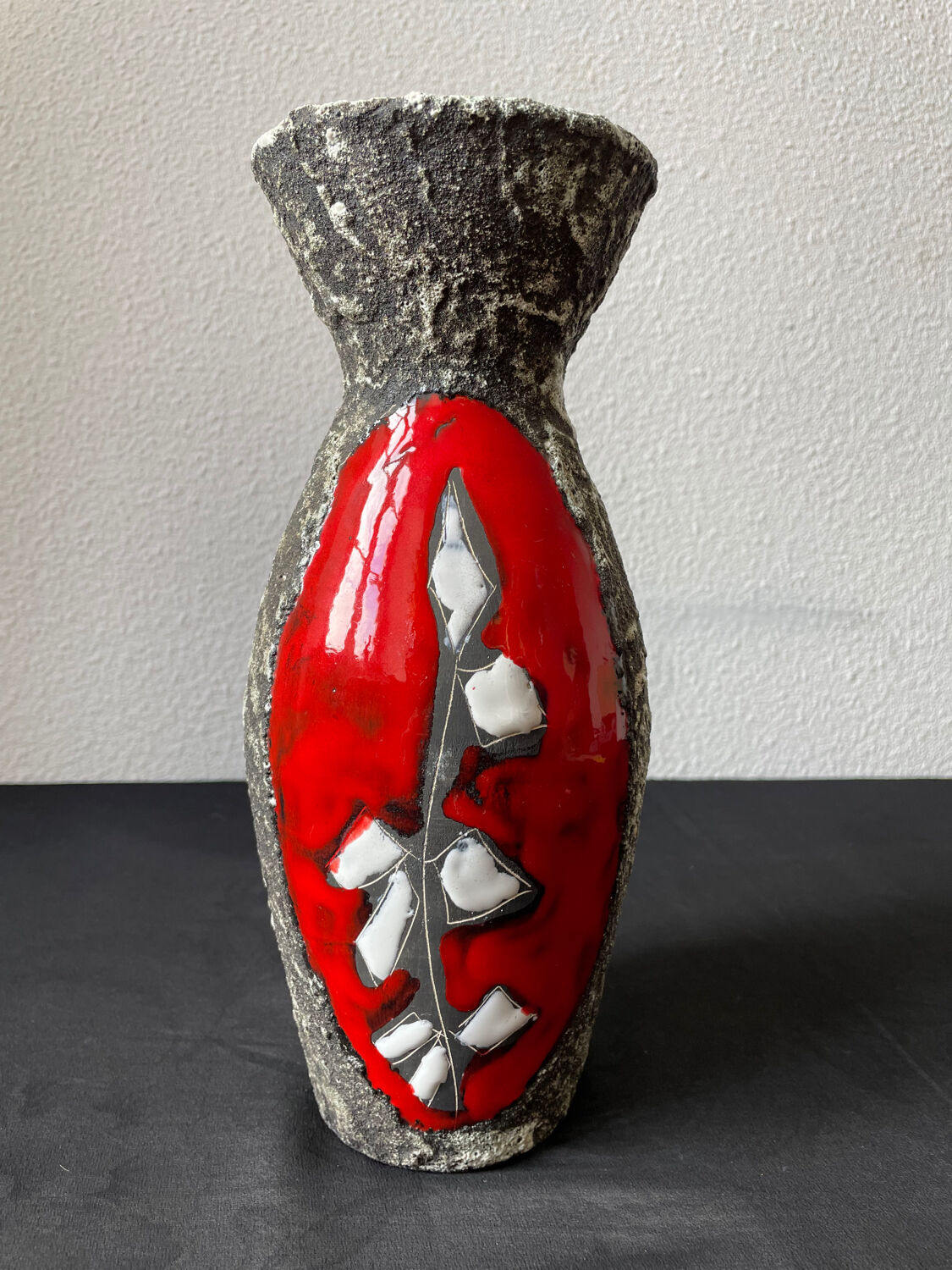 Fat lava vase San Marino Italy woman and floral pattern