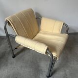 Fauteuil années 80 avec revêtement en bouclé jaune