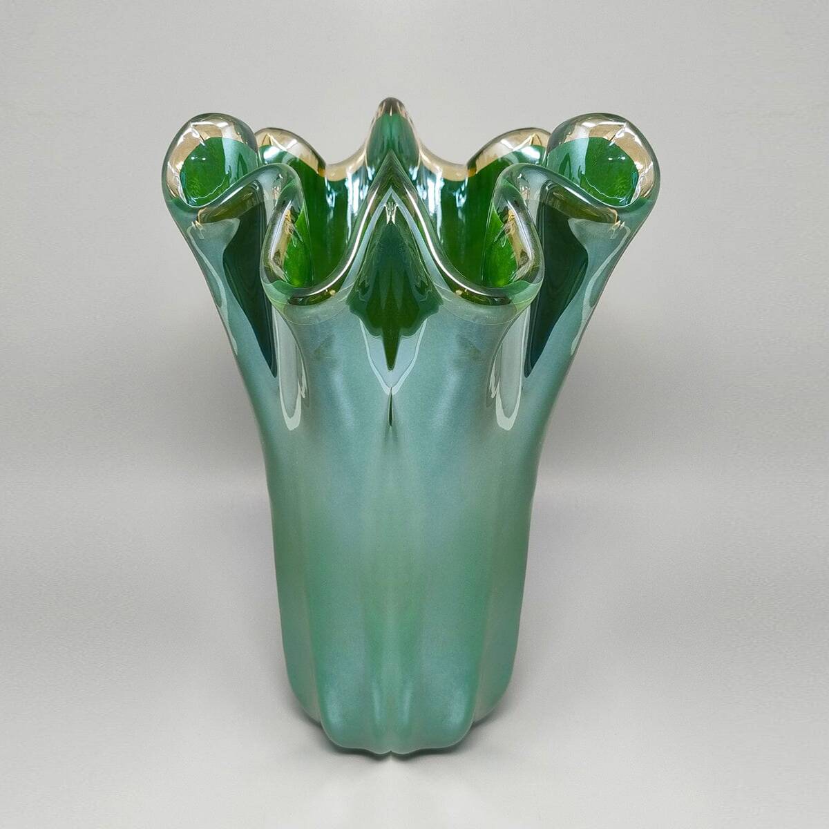 1970s Exquisite "Fazzoletto" Murano Glass Vase by Dogi. Made in Italy
