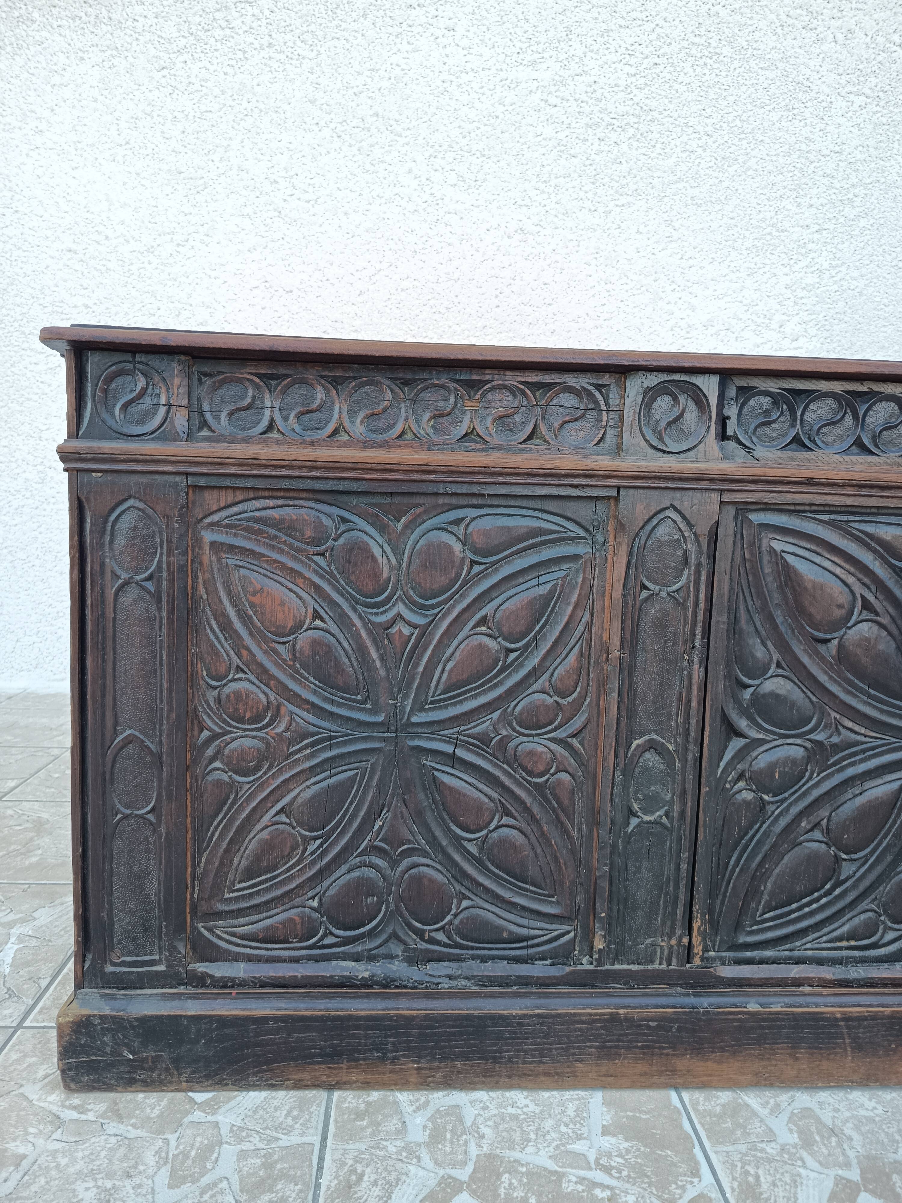 Large Gothic desk in solid oak from the 19th century.