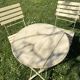 Table et 2 chaises de jardin en métal et bois beige marquées "Bistrot Paris"