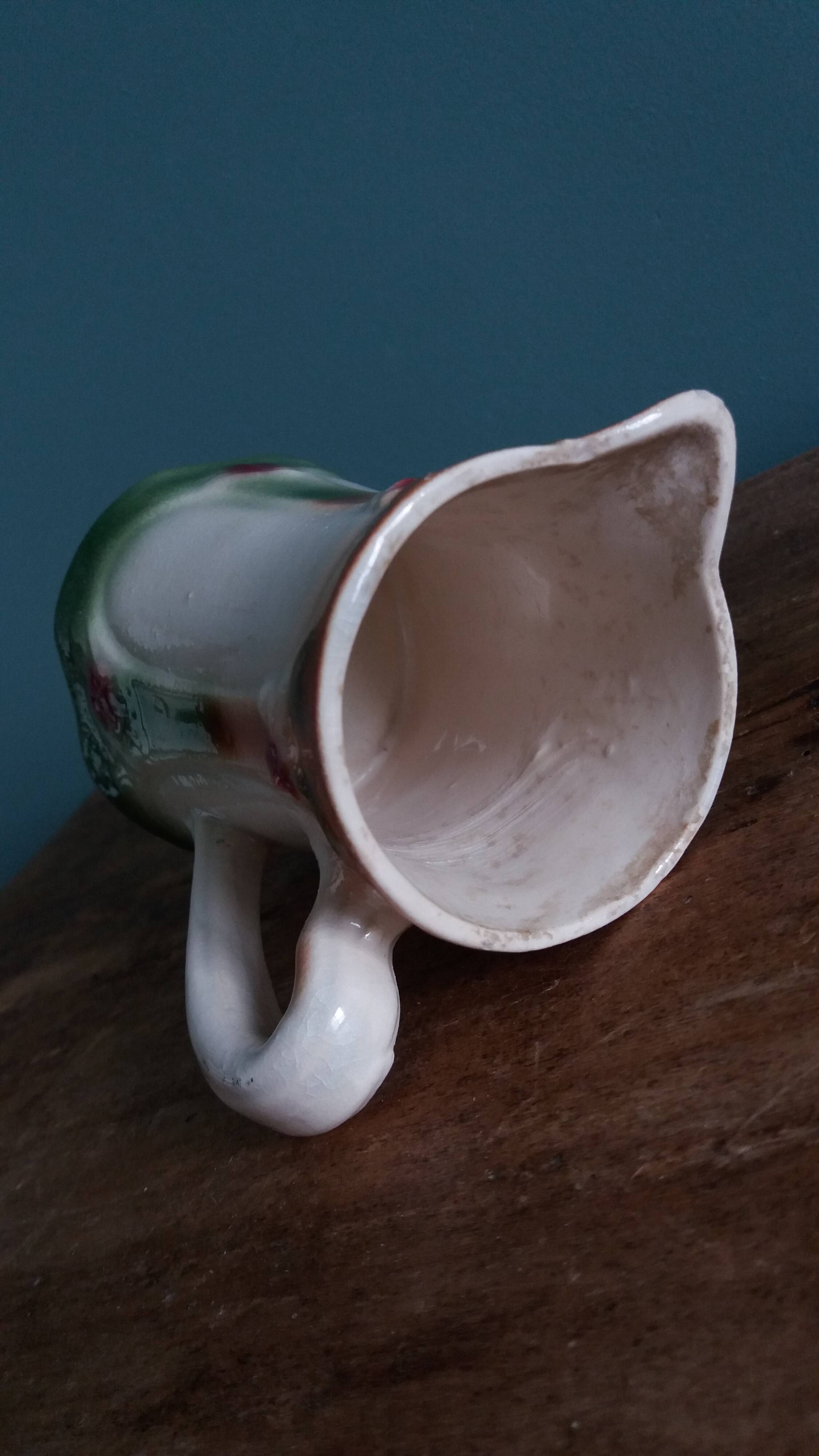 Pichet pot à lait barbotine style Onnaing