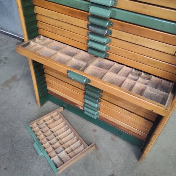 Meuble d'imprimante Plantin   Meuble de type vintage avec 20 tiroirs et tiroir supplémentaire