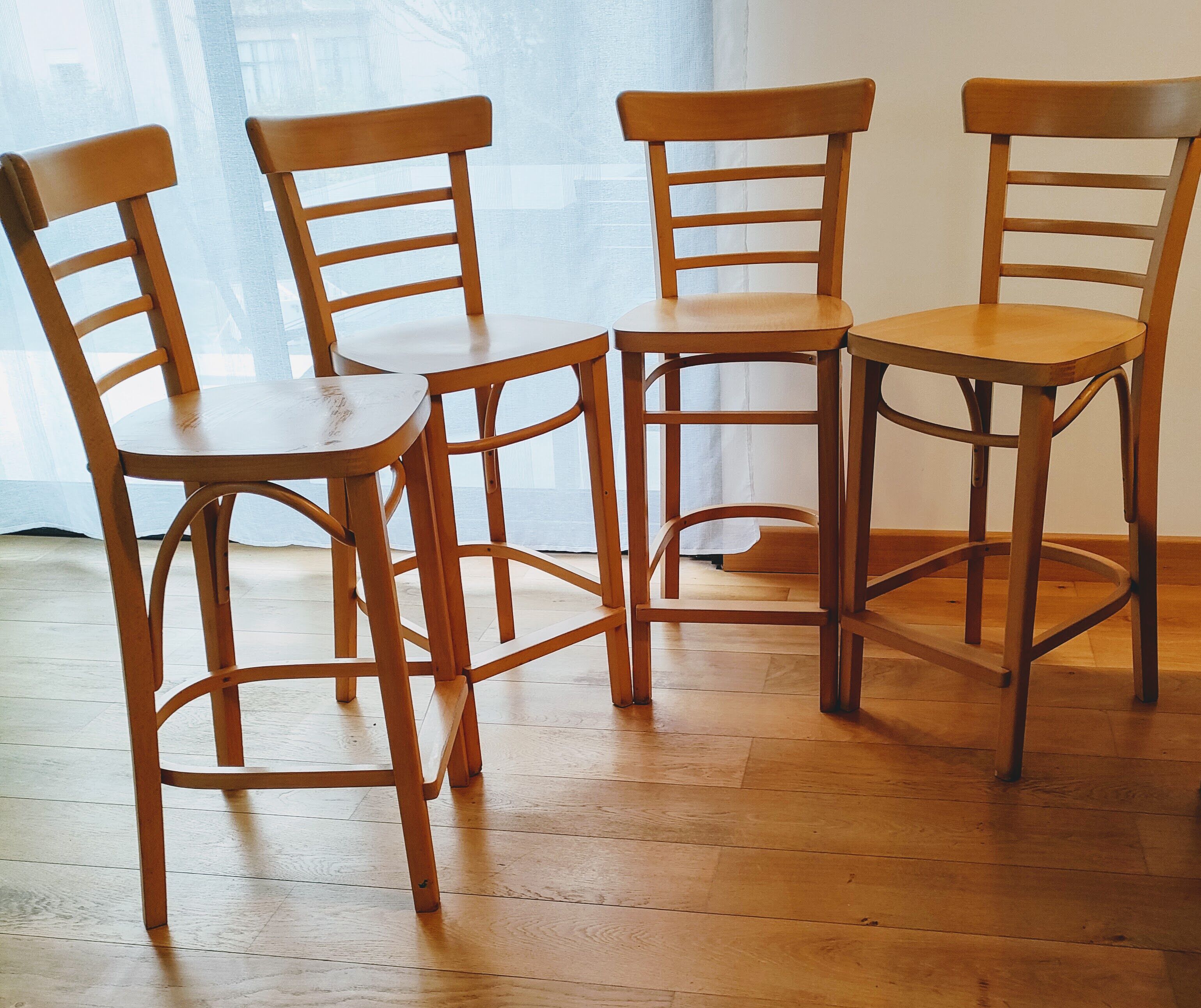 Lot 4 wooden bistro style high chairs