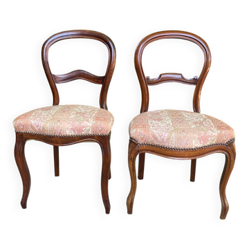 2 Louis Philippe chairs made of curved solid wood and ecru fabric.
