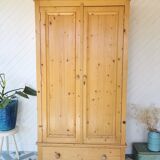 Armoire pin