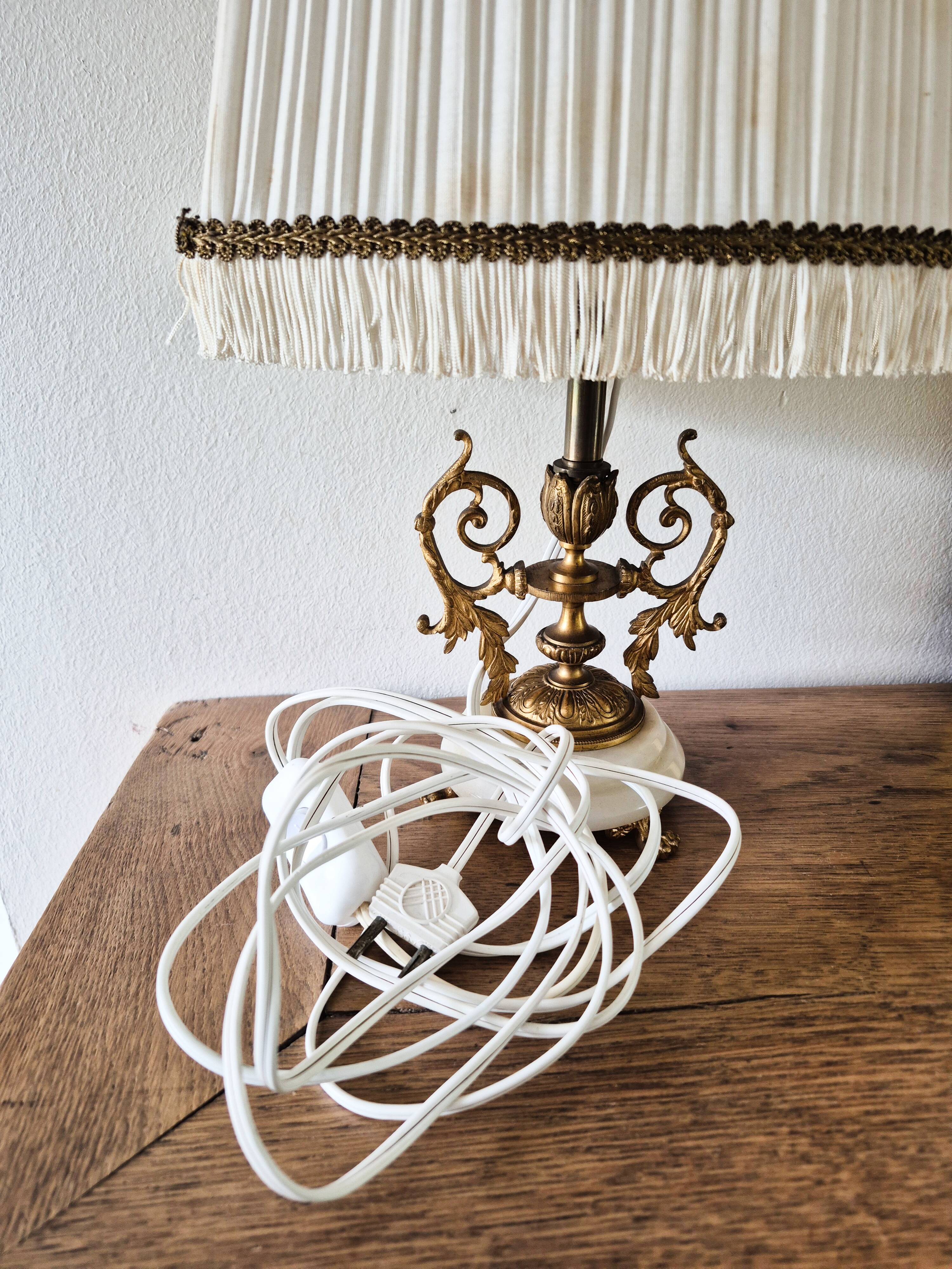 Antique 1-light lamp in gilded bronze and onyx, bedside lamp, desk lamp.