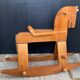 Cheval à bascule vintage en pin massif