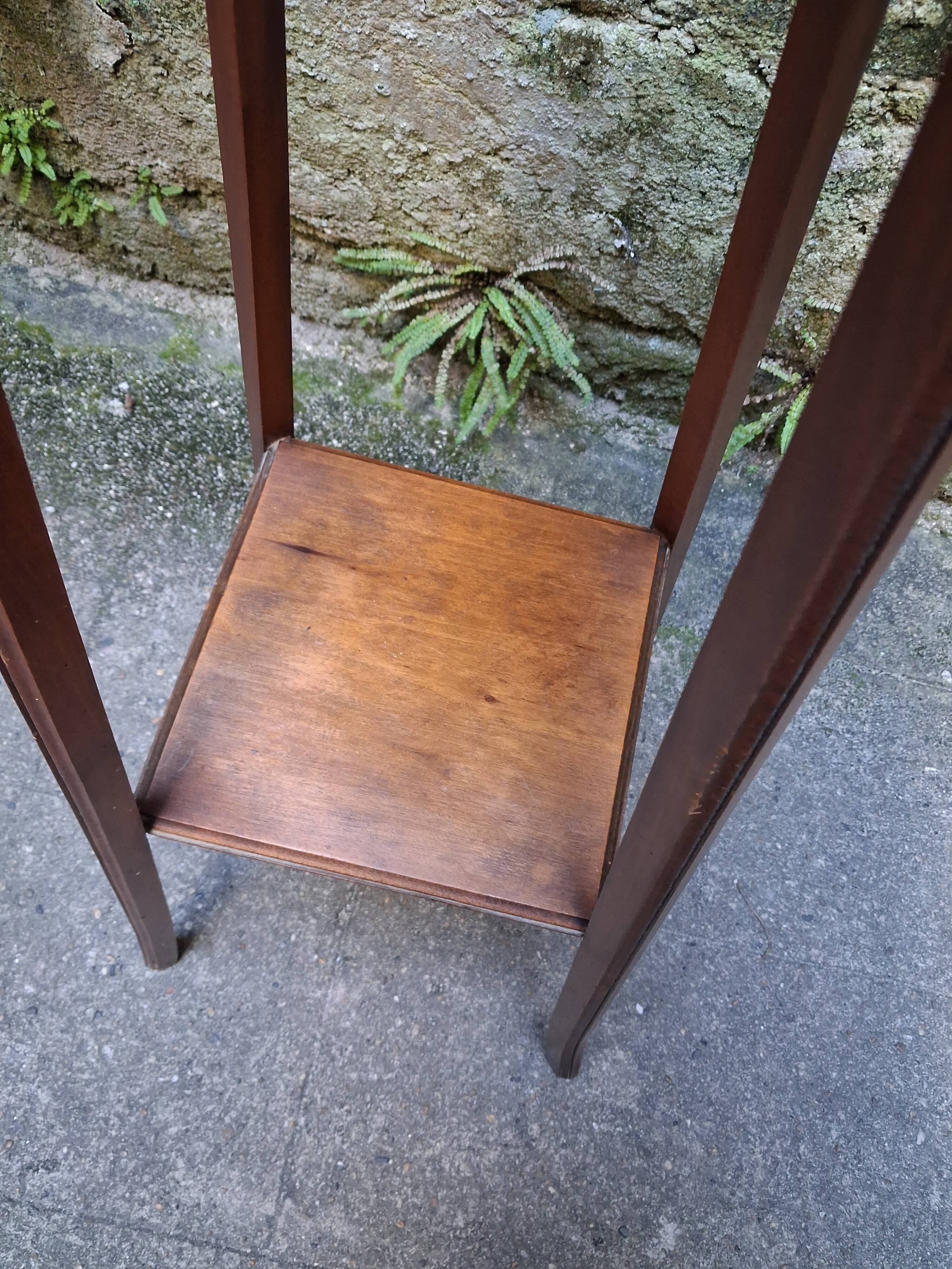 Selette ancienne en bois, style art nouveau