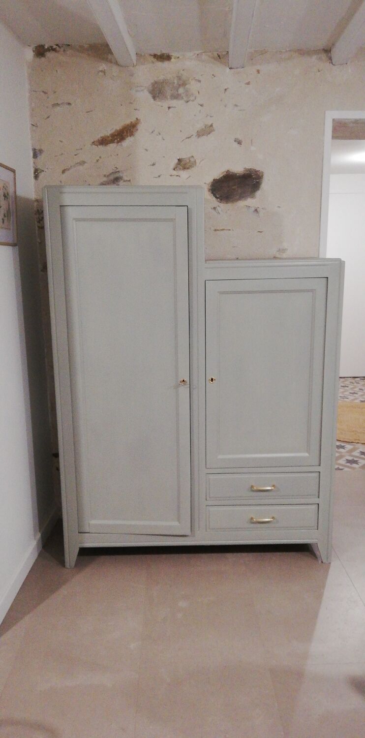Asymmetrical cabinet