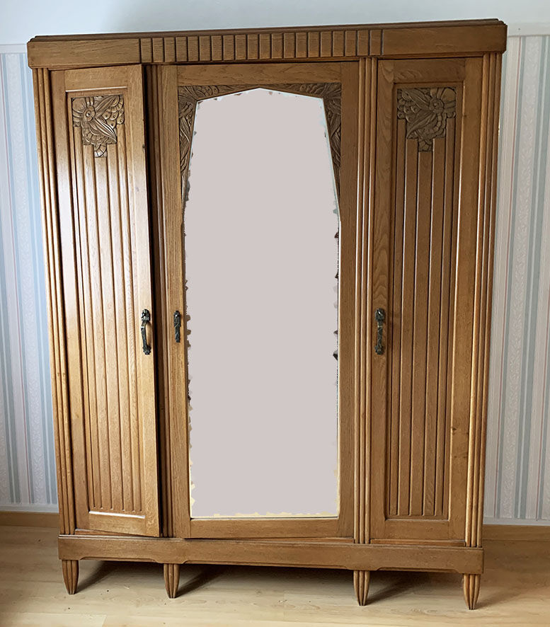 Old wardrobe-wardrobe in solid oak light art deco