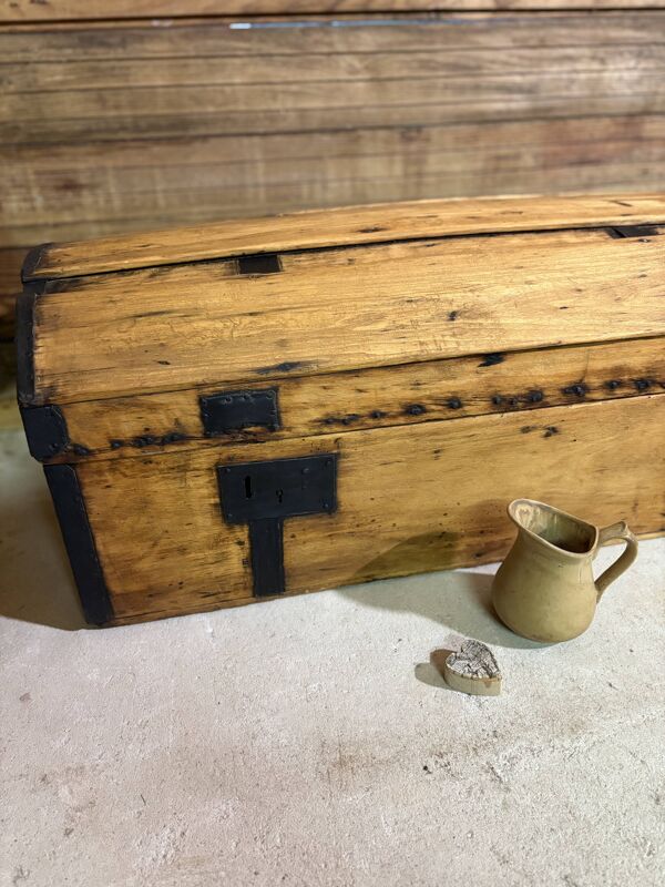 Malle ancienne en bois