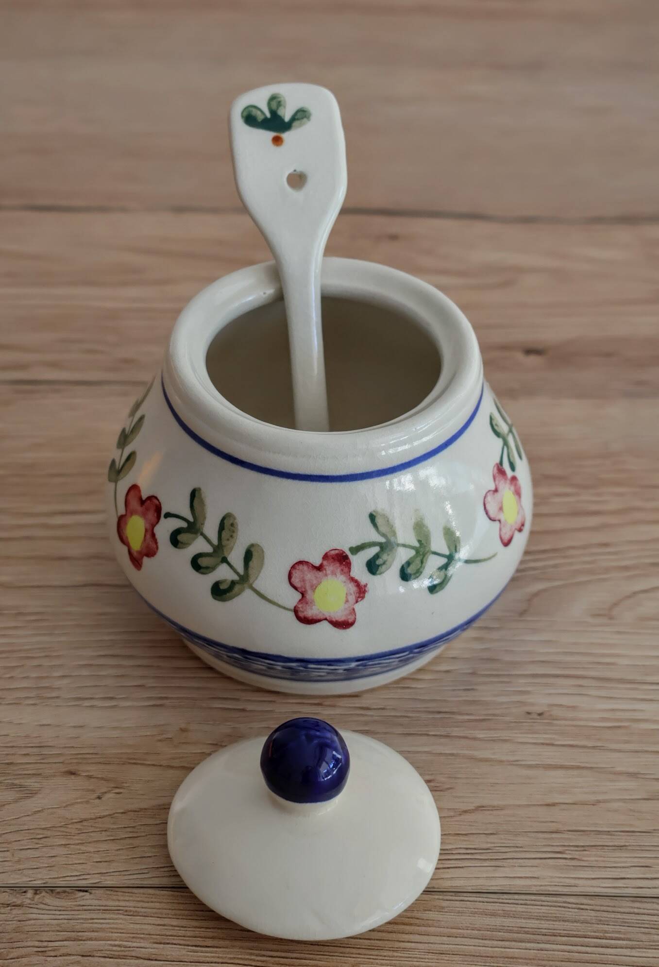 Ceramic jam pot with floral decoration