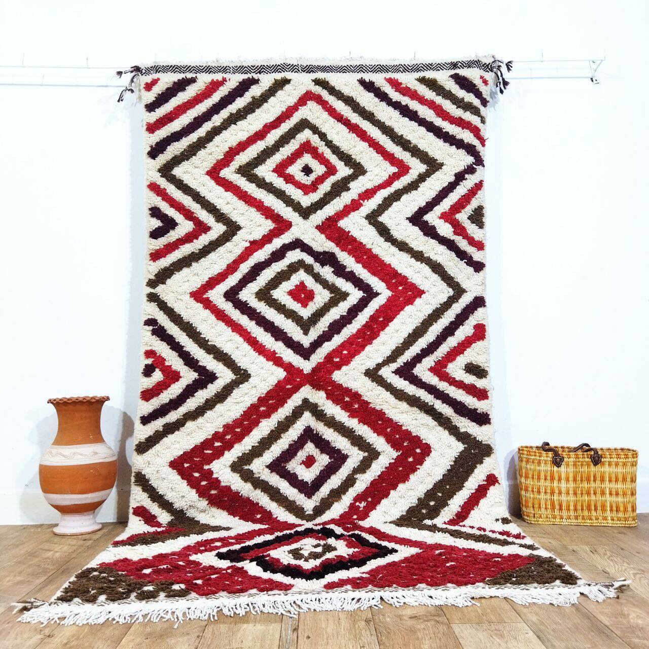 Handmade moroccan berber rug 254 x 136 cm