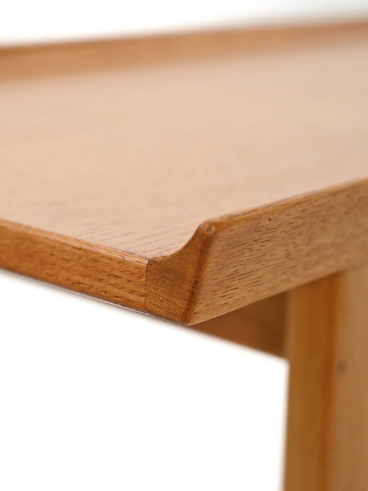 Oak bench model “Novett”