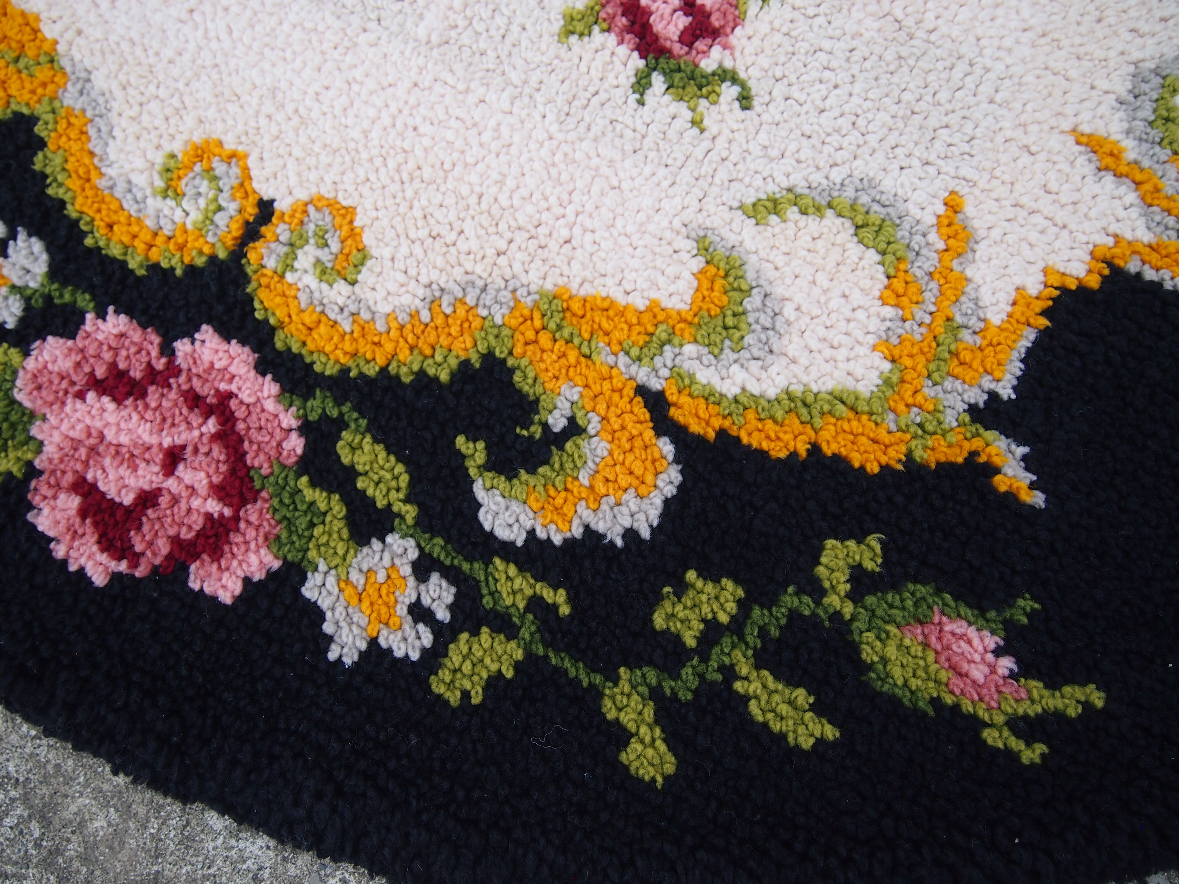 Wool round carpet, 150cm