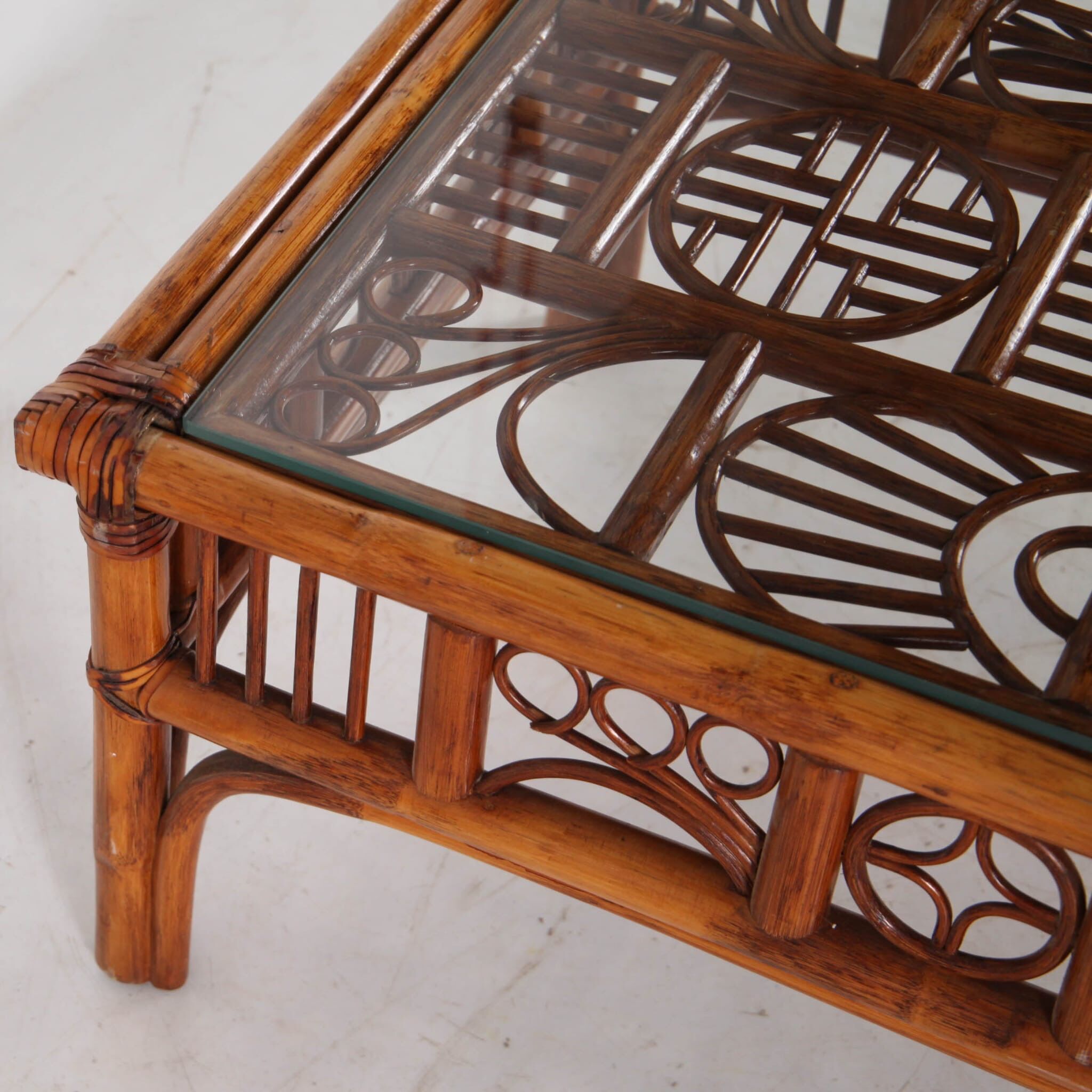 Ensemble de 3 tables basses en rotin