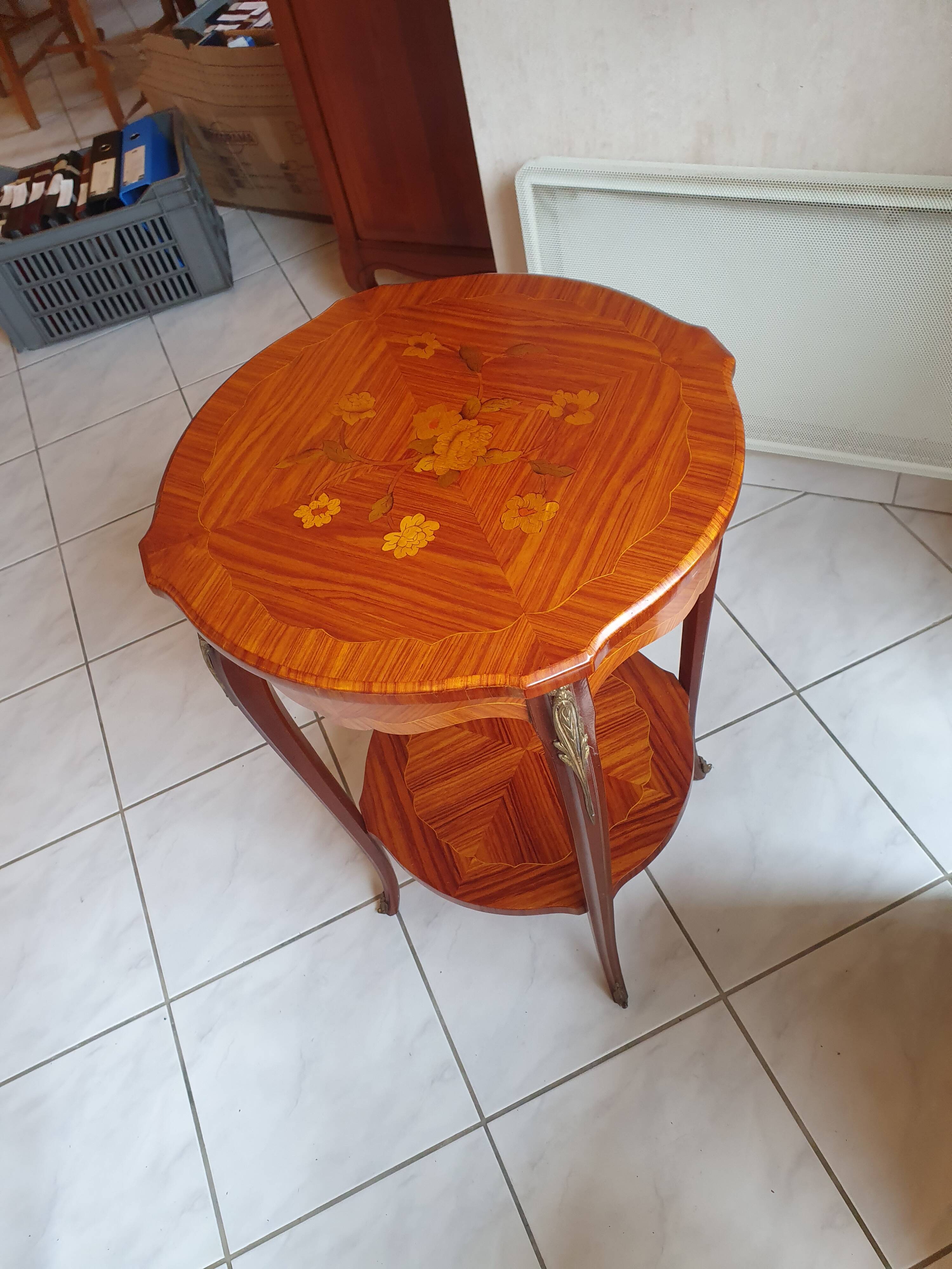 Joli guéridon en merisier