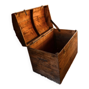 Large antique chest in solid pine and oak