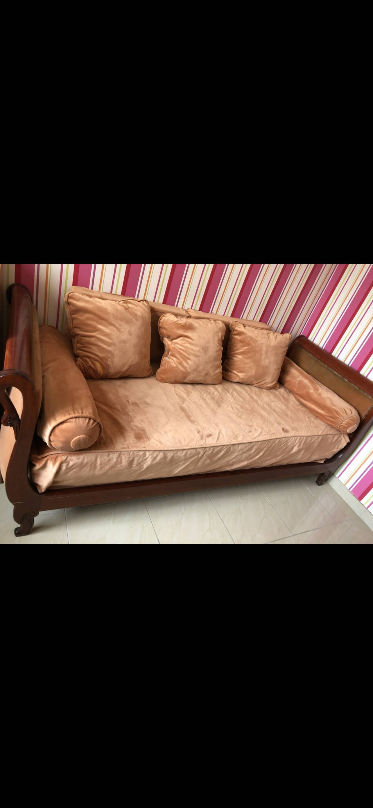 Empire-style swan neck bed