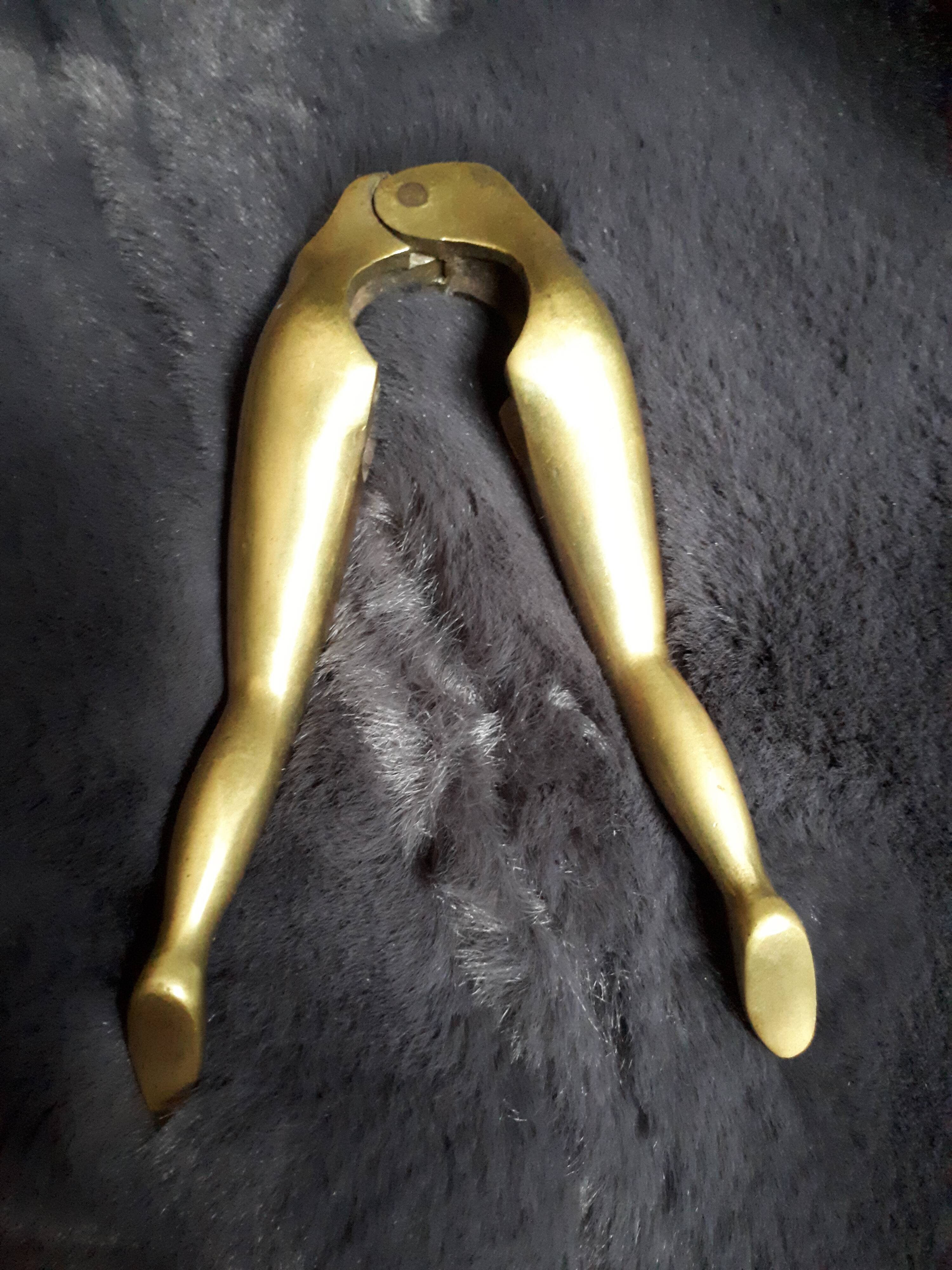 Casse-noix jambes nues bronze doré