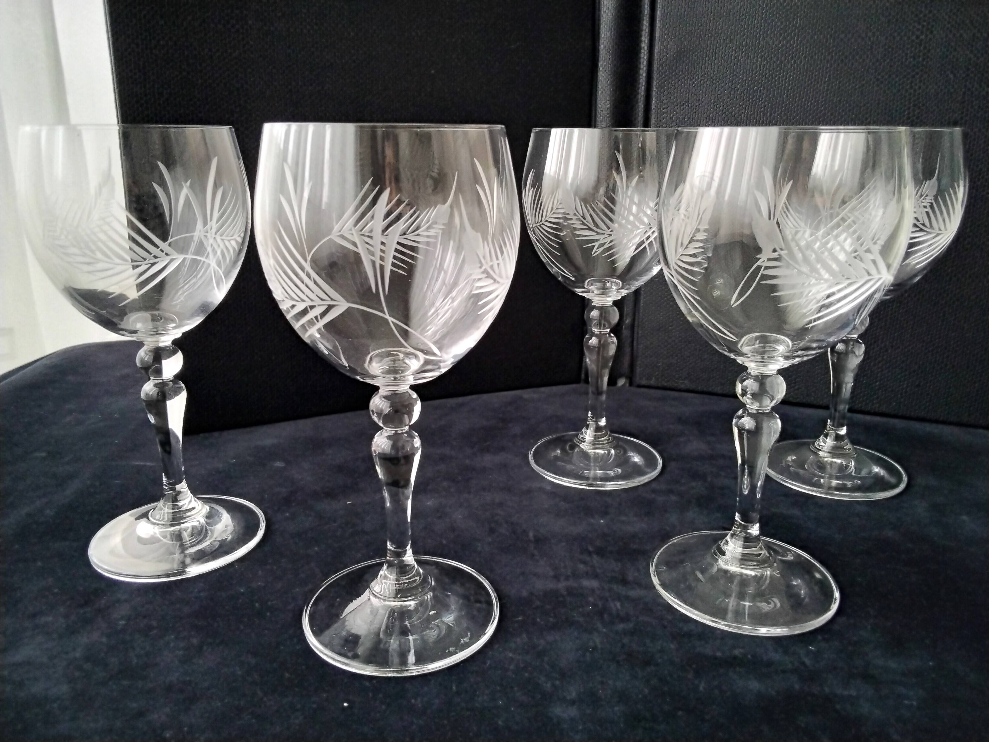 6 crystal wine glasses with a frosted design