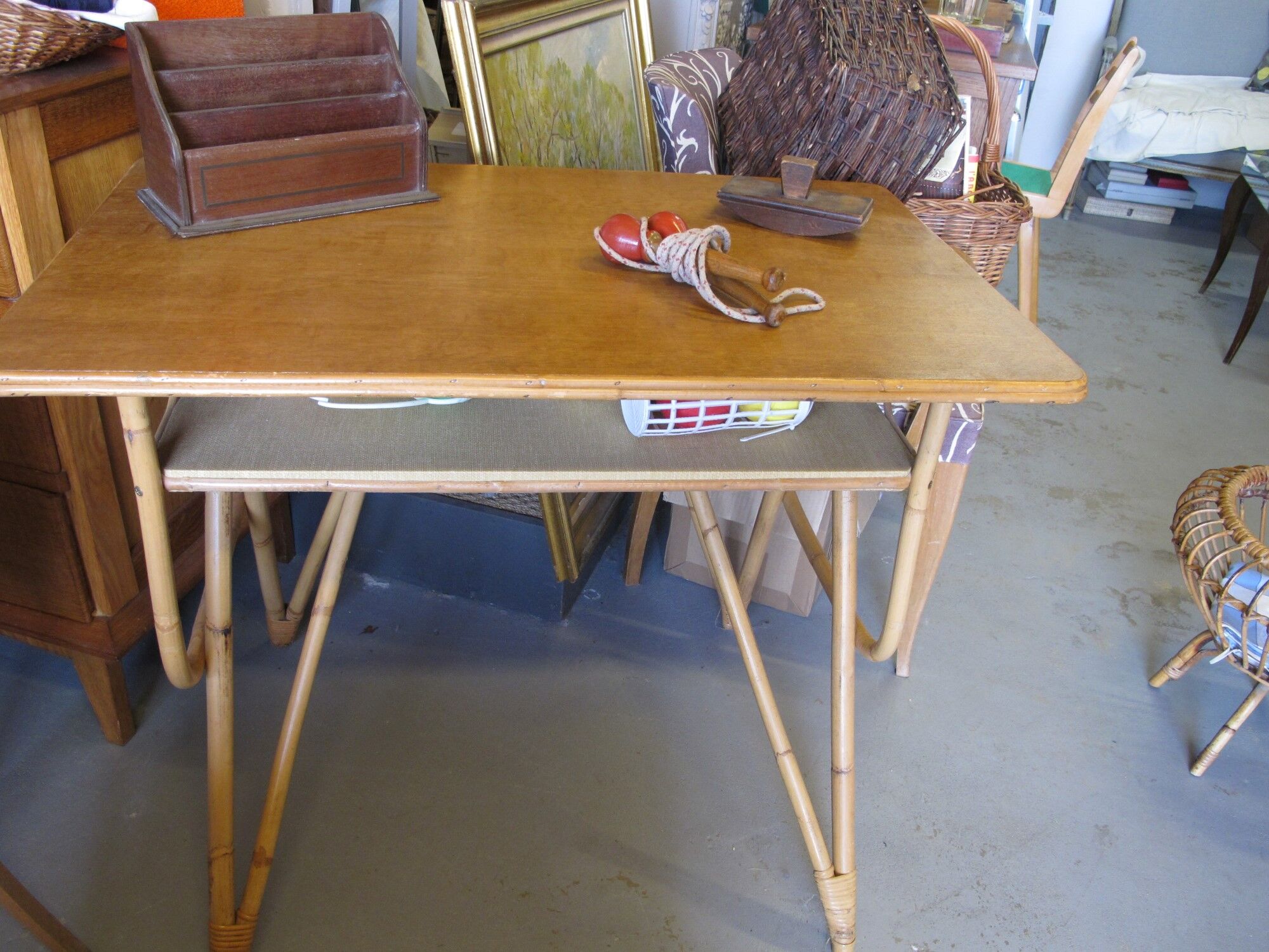 Bureau vintage en rotin