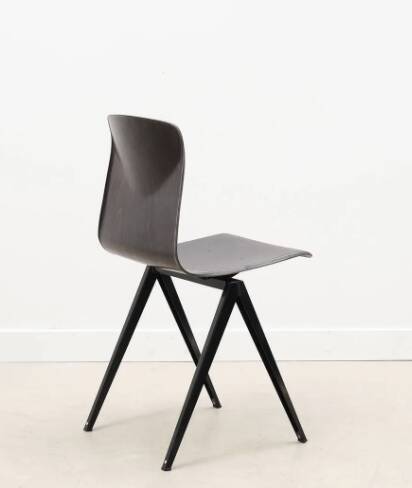 Chaise Galvanitas réédition S22 ébène et noire