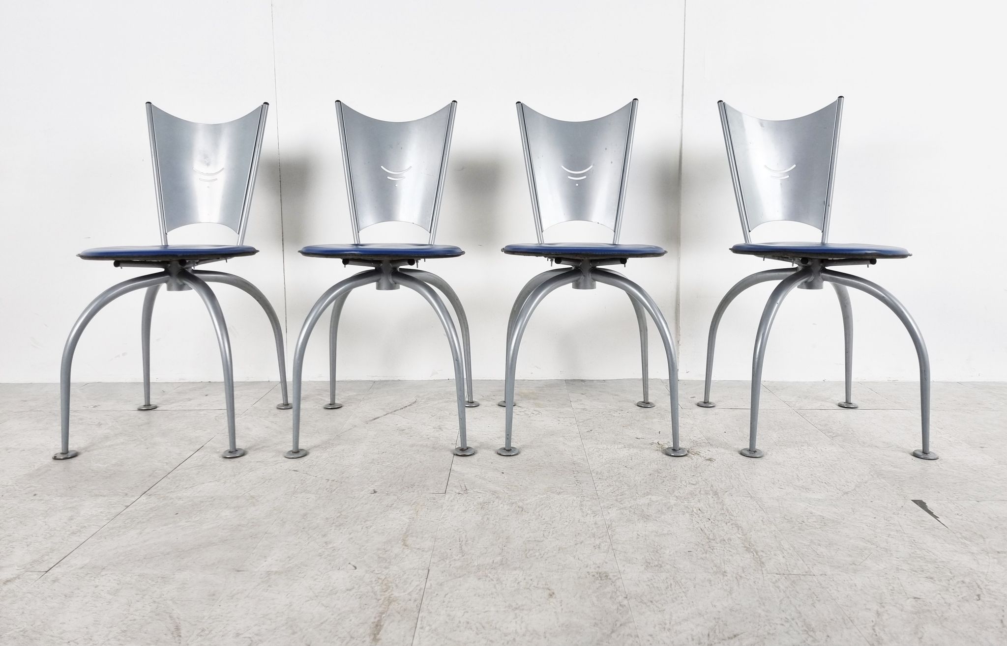 Chaises de salle à manger en métal post-modernes, années 1990