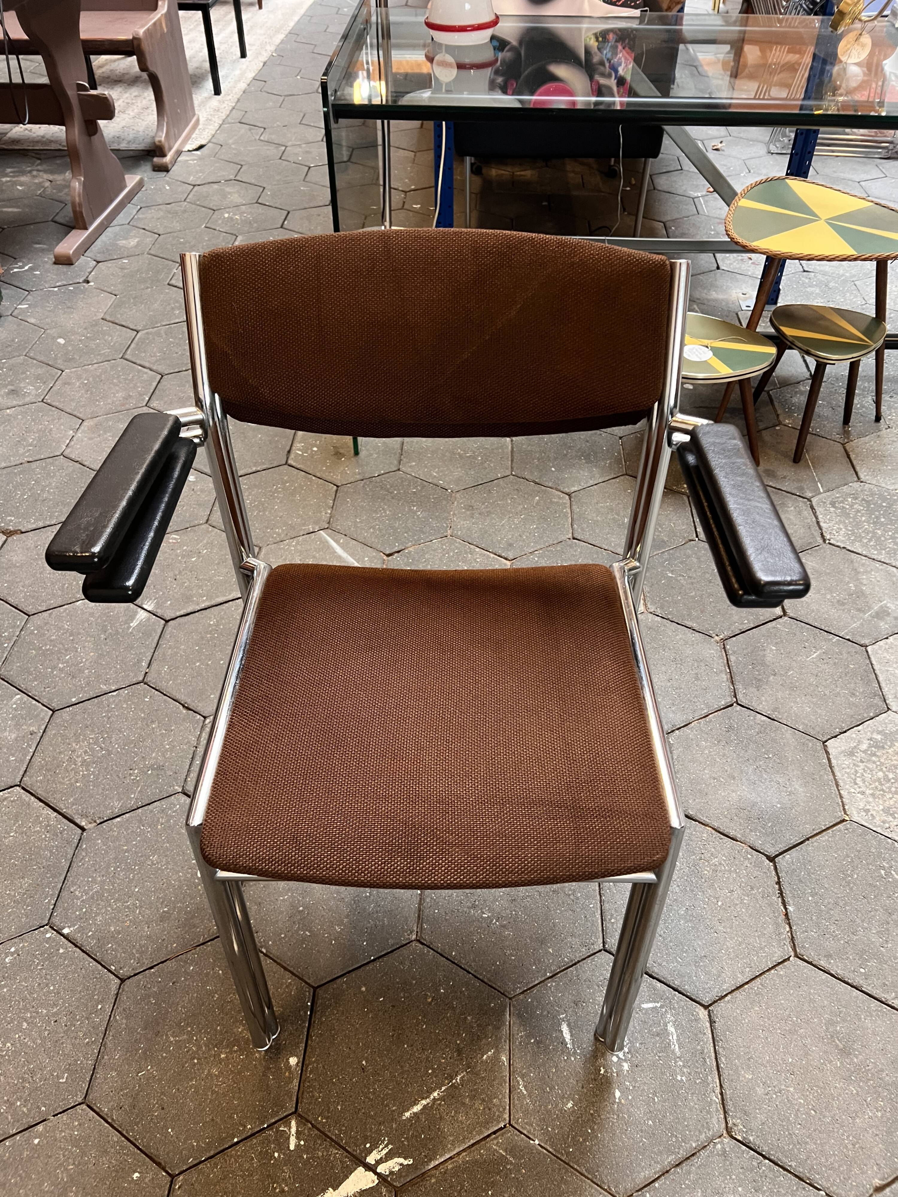 Set of 6 stackable chairs in rust colour by Gijs van der Sluis, 1970s.