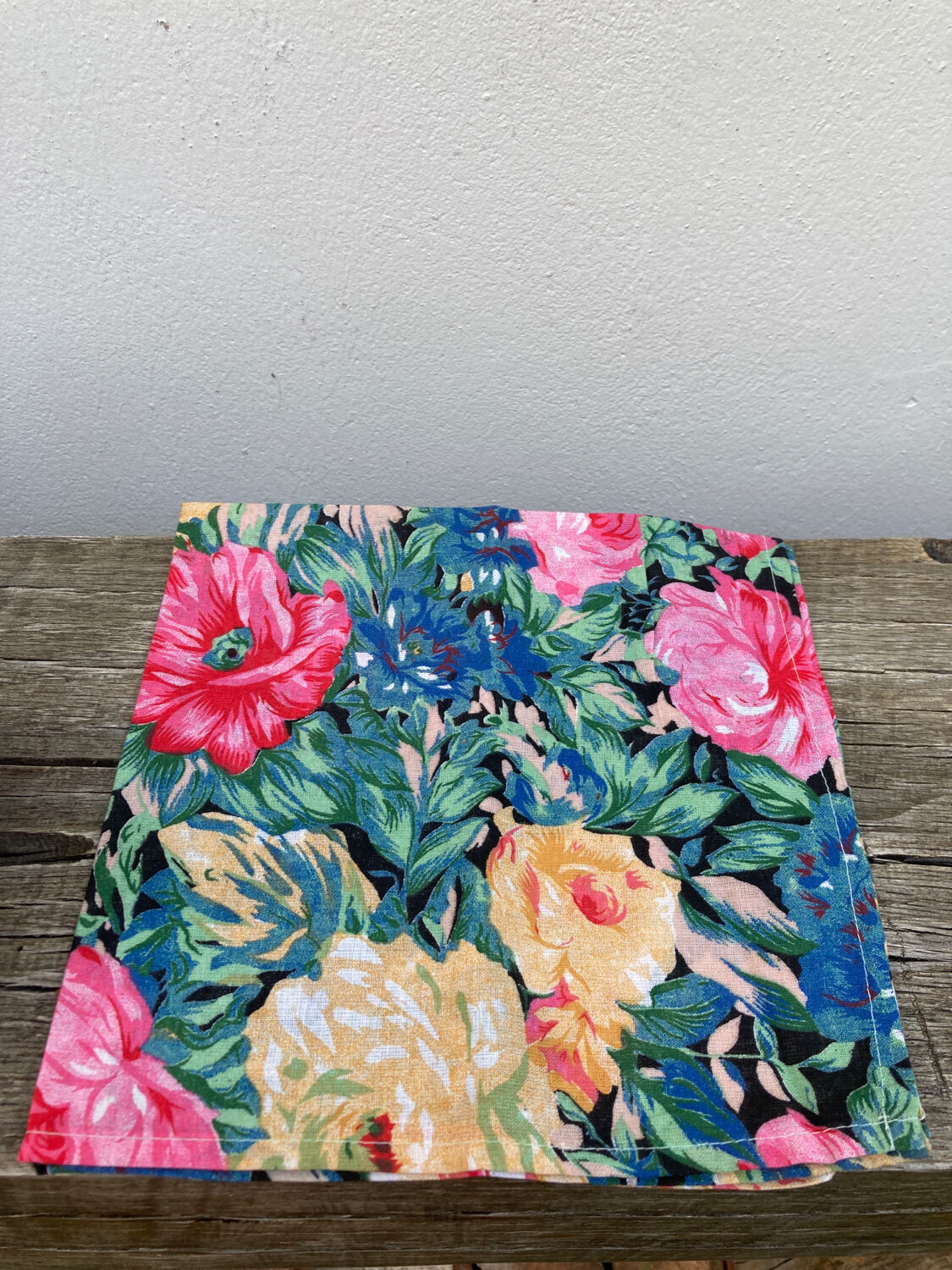 12 napkins table fabric with flowers vintage 1970