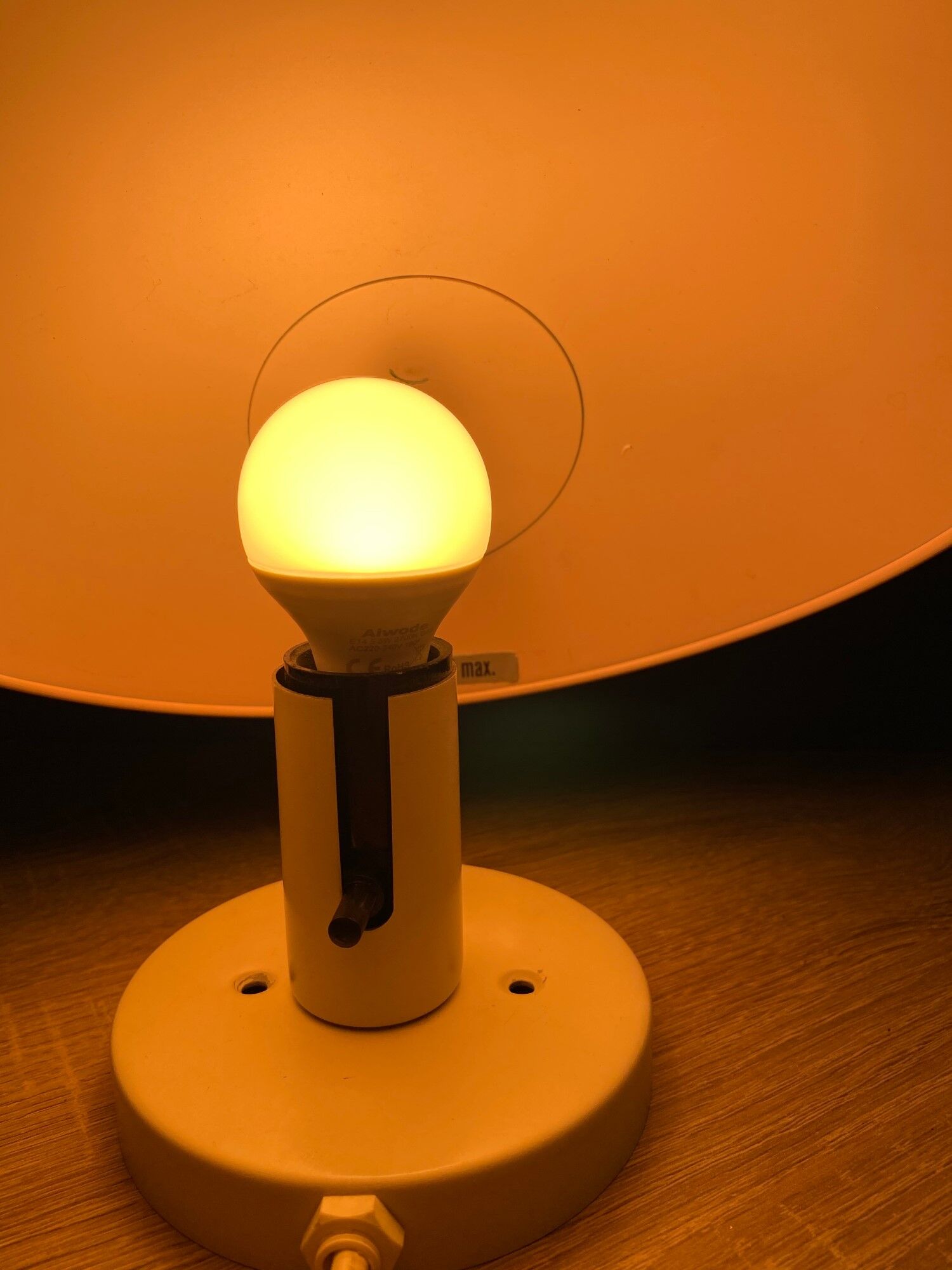 Poul Henningsen hat wall lamp