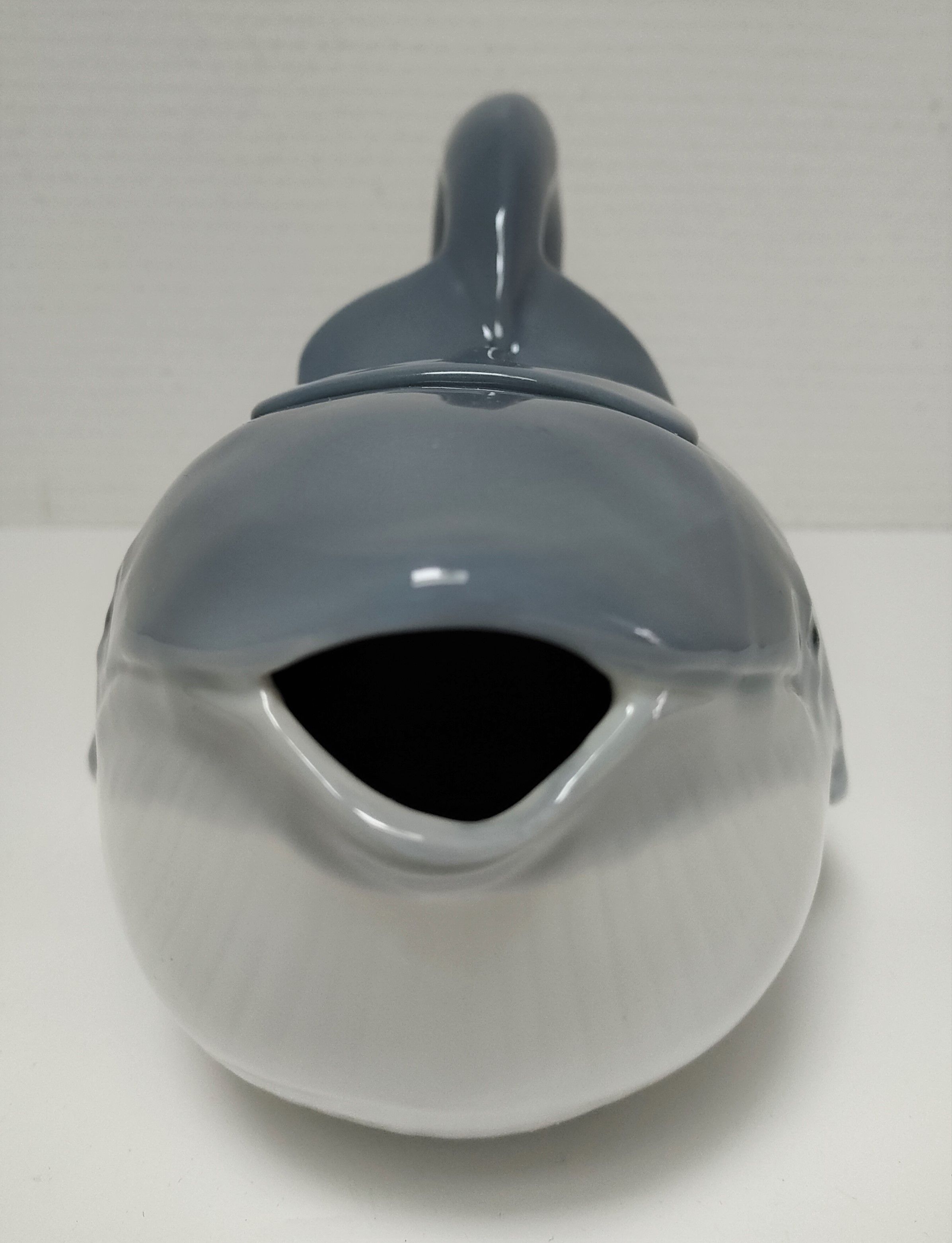 Teapot zoomorphic blue whale porcelain design Japan