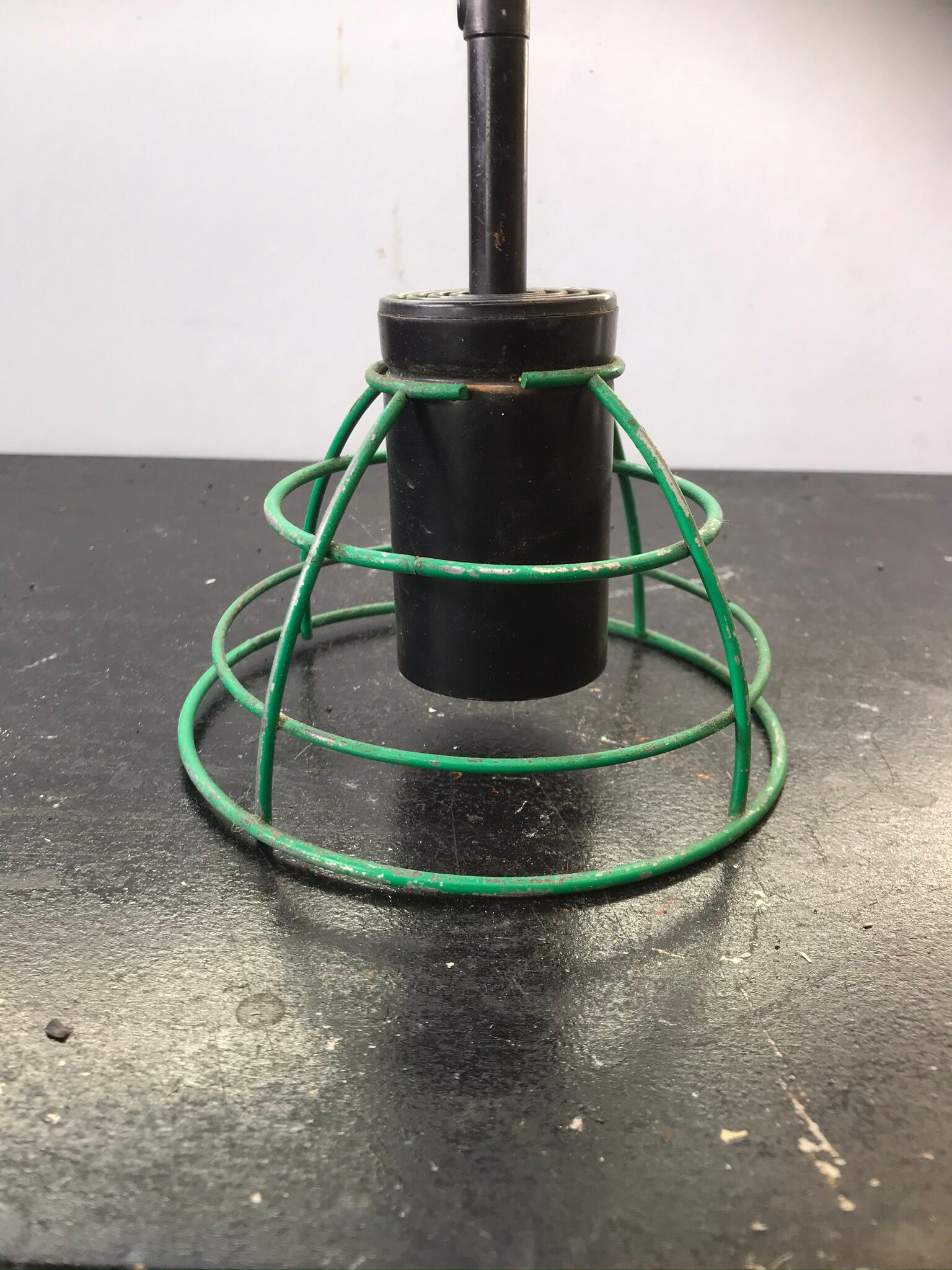 Hanging old design green metal cerclage vintage 70s