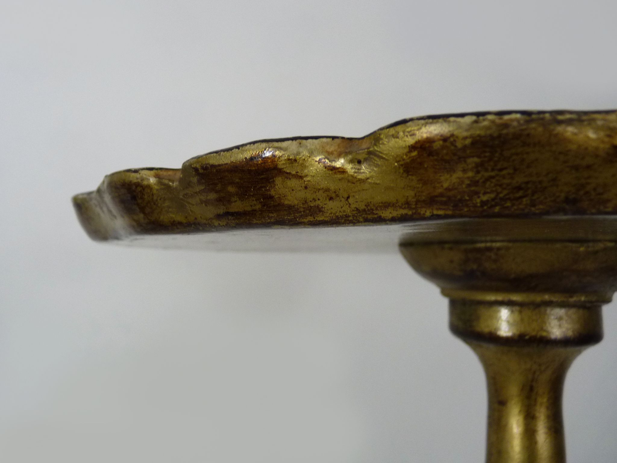 Pedestal table vintage Florentine side table in hand painted and gilded engraved wood. Year 50