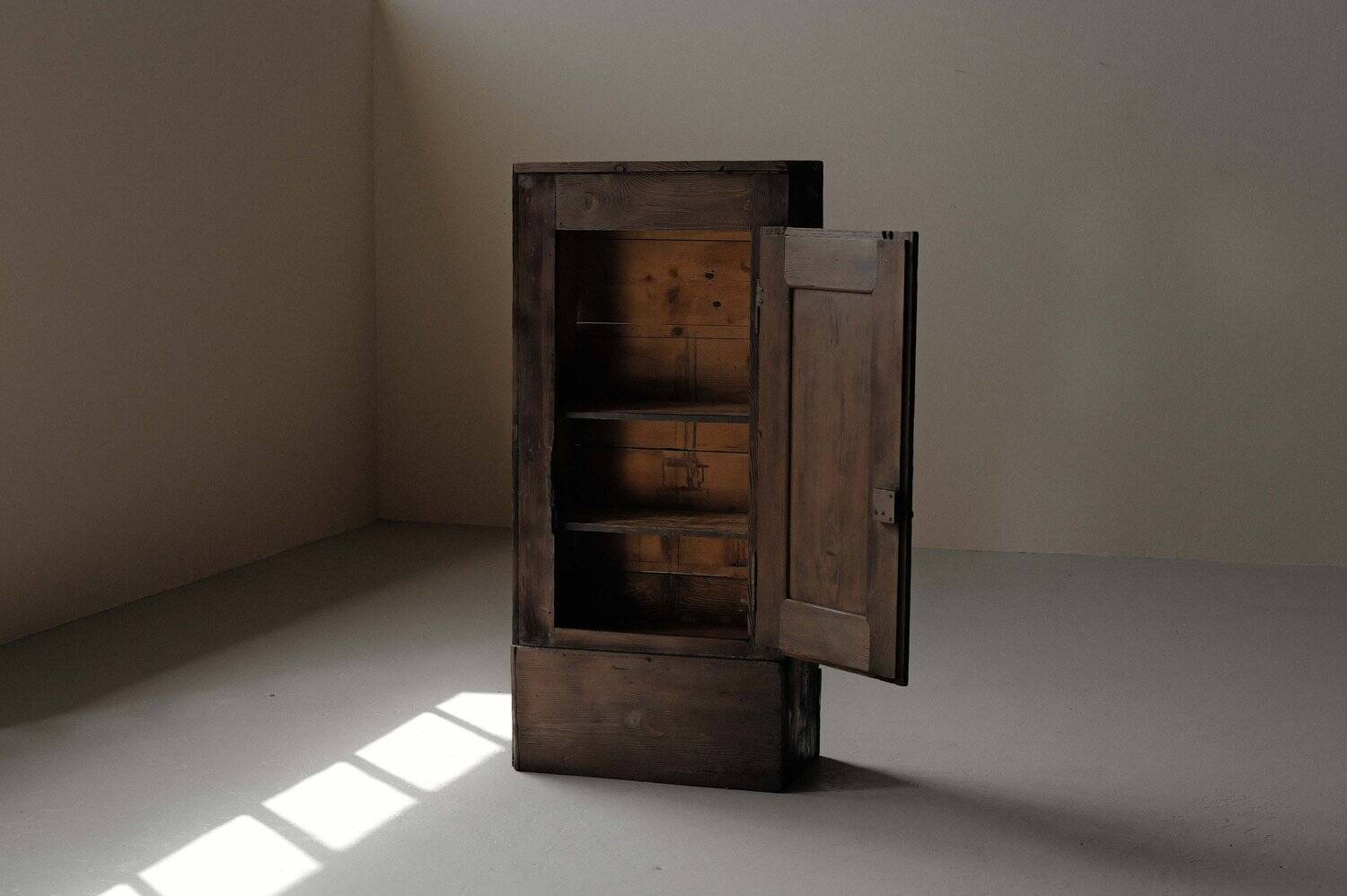 Pine mountain furniture, folk art, Savoy, 19th century