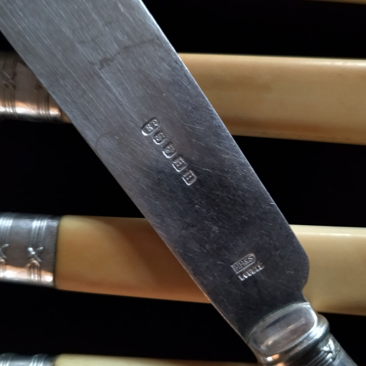 Box 12 cutlery with silver metal fish