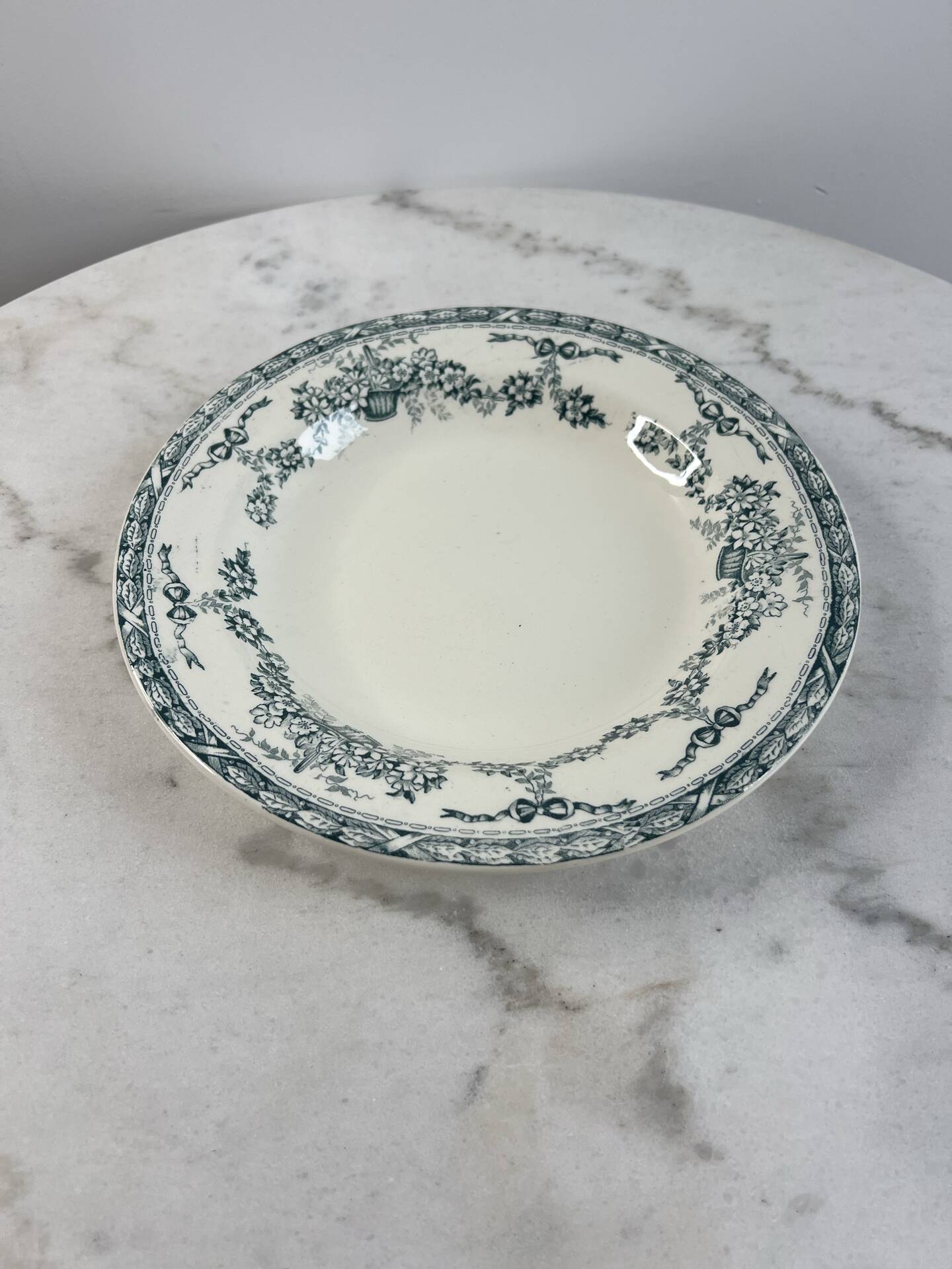 Assiette creuse en terre de fer R&A Ninon 24cm