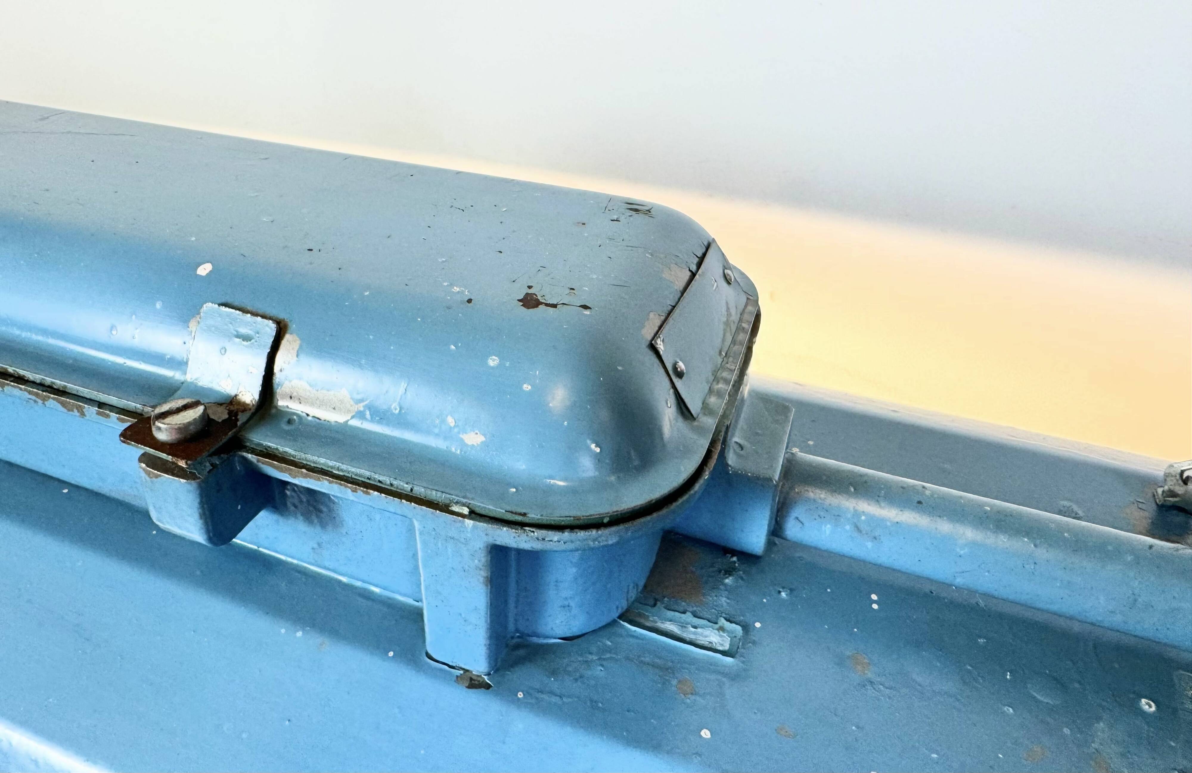Lampe tube suspendue industrielle bleue de polam gdansk, 1970s