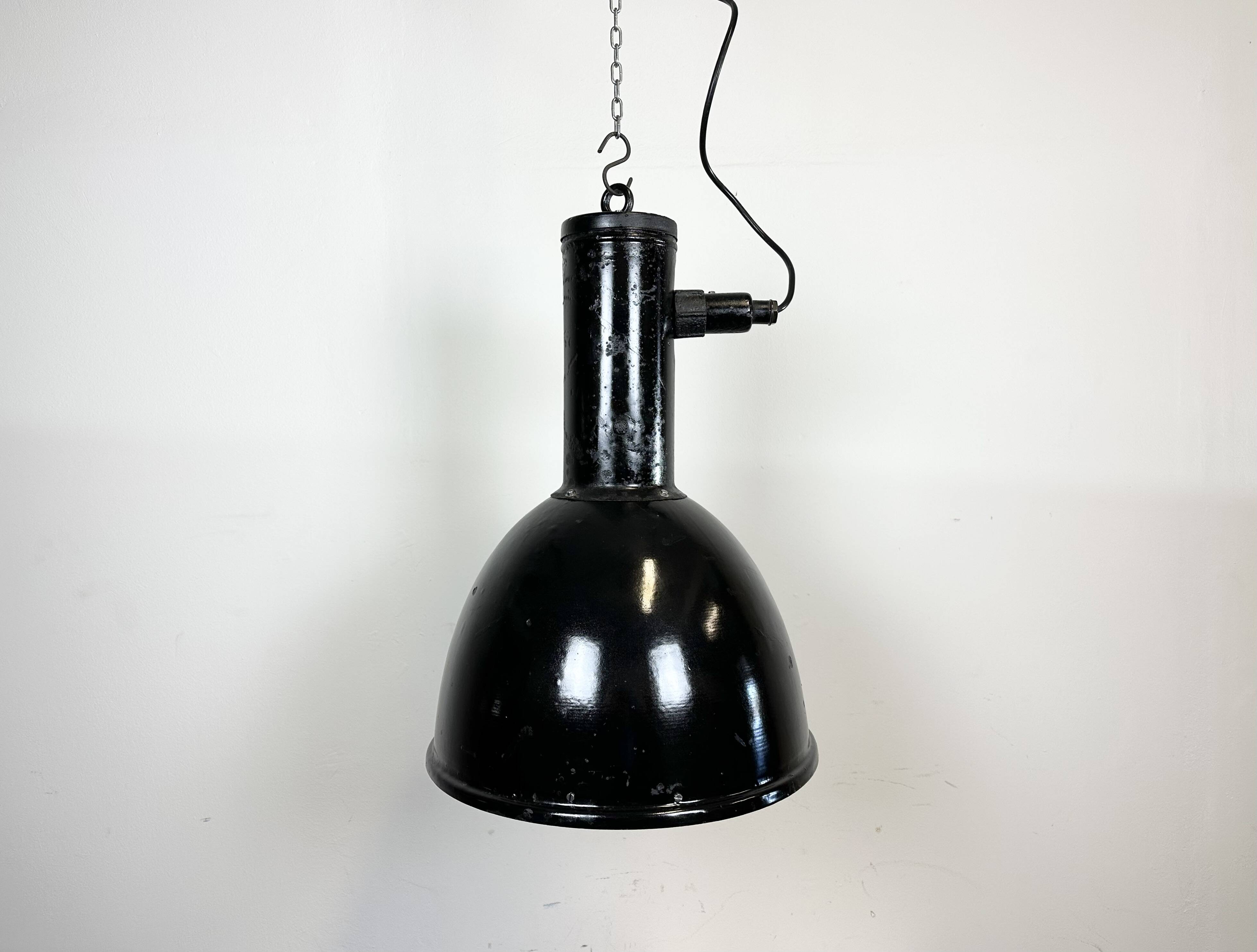 Suspension industrielle en émail noir, 1950s