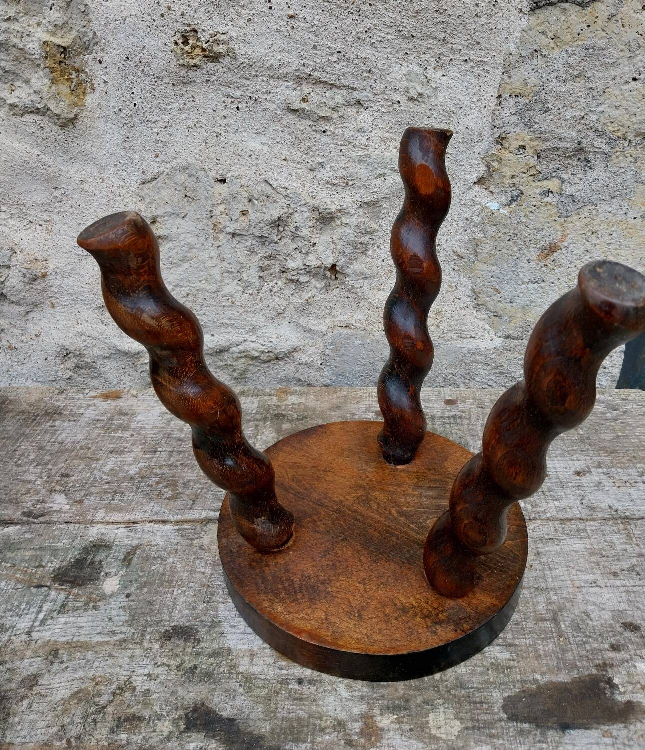 Tabouret en bois tripode